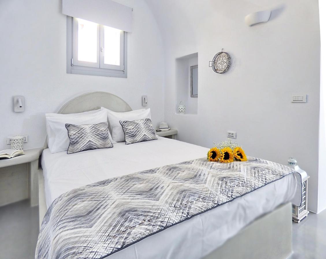 Golden Stone Santorini Suites อาโกรตีรี ภายนอก รูปภาพ