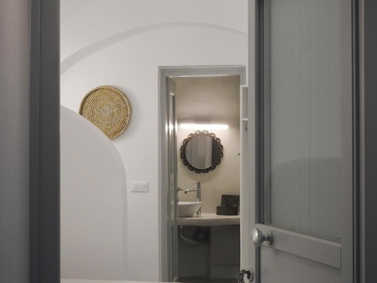 Golden Stone Santorini Suites อาโกรตีรี ภายนอก รูปภาพ