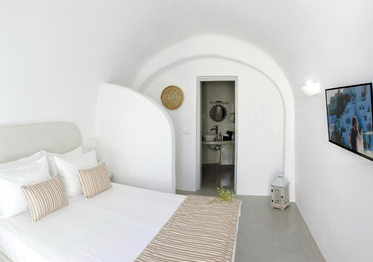 Golden Stone Santorini Suites อาโกรตีรี ภายนอก รูปภาพ