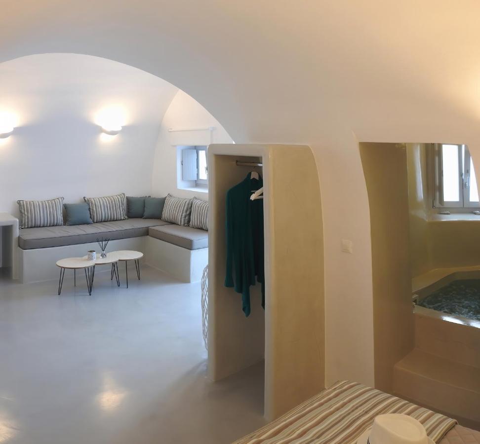 Golden Stone Santorini Suites อาโกรตีรี ภายนอก รูปภาพ