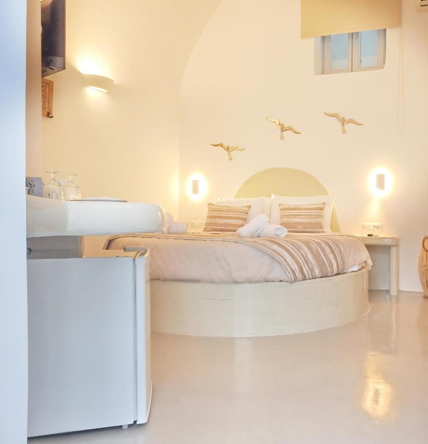 Golden Stone Santorini Suites อาโกรตีรี ภายนอก รูปภาพ